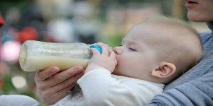 Trop d’alu dans le lait pour bébés : une étude française confirme
