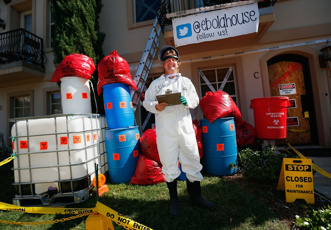 Halloween : il décore sa maison sur le thème d’Ebola