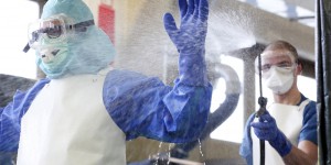 Un infirmier devient le second cas d’Ebola du pays 