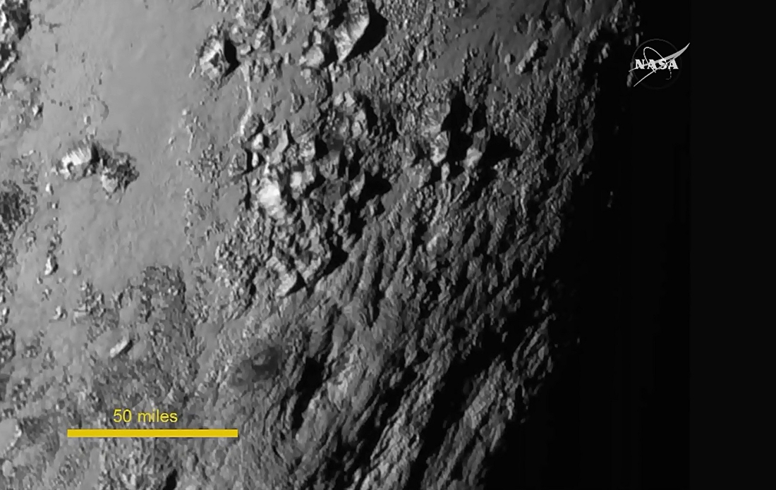 Pluton: des montagnes mais pas de cratères sur les nouvelles images