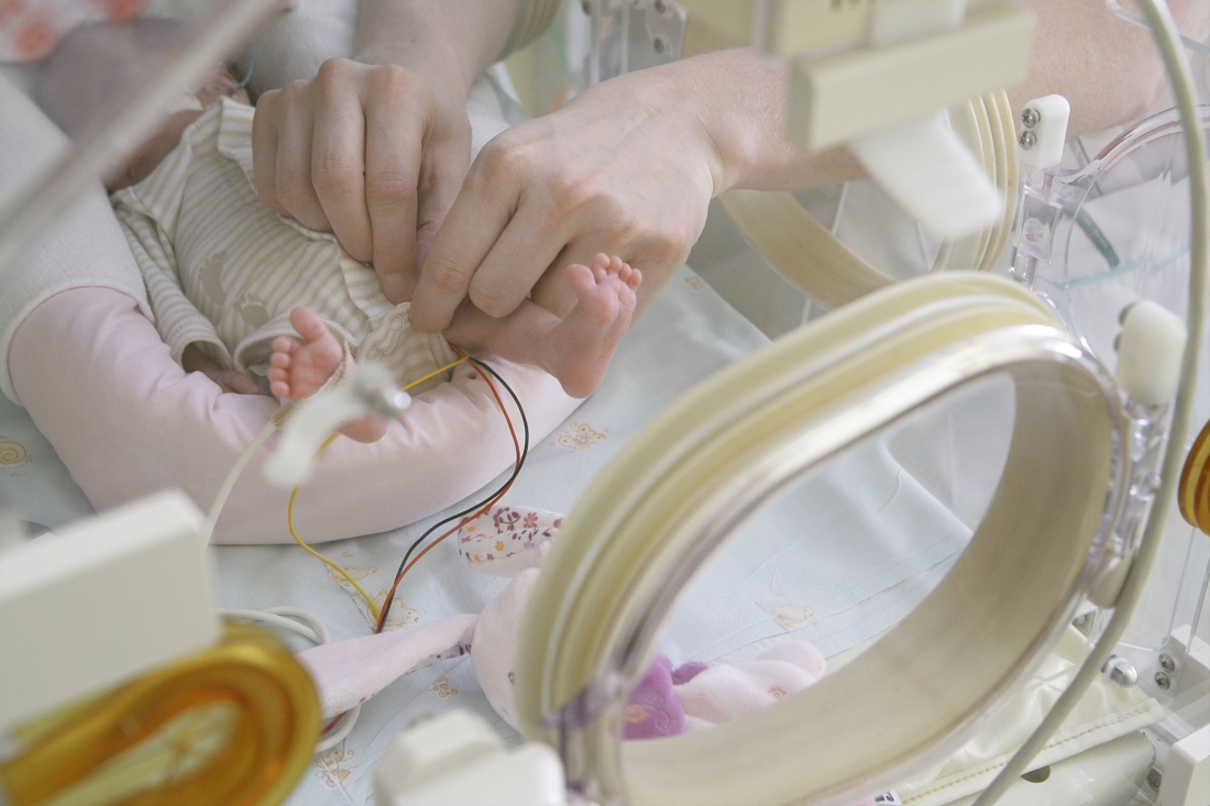 Un bébé guérit pour la première fois de la leucémie grâce à un traitement génétique 