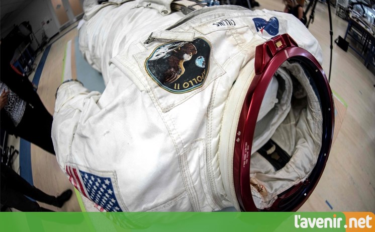 IMAGES | La combinaison de Neil Armstrong, le premier homme sur la lune, va disparaître 