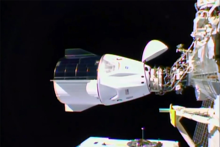 VIDÉO | La capsule Dragon de SpaceX s’est arrimée à la Station spatiale internationale 