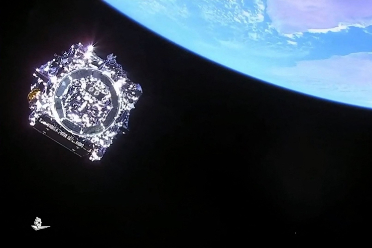 Deux semaines après son décollage, le télescope James Webb entièrement déployé 