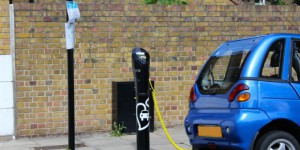 Le gouvernement britannique roule à fond pour la mobilité électrique