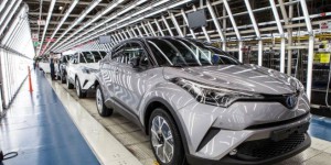 Toyota C-HR : le crossover hybride entre en production