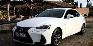 Essai Lexus IS 300h restylée : la berline hybride se renouvelle