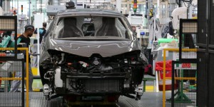 Flins : au coeur de l’usine de fabrication de la Renault Zoé