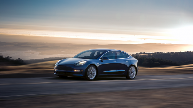 Tesla Model 3 : ne l’attendez pas avant fin 2018 en France !
