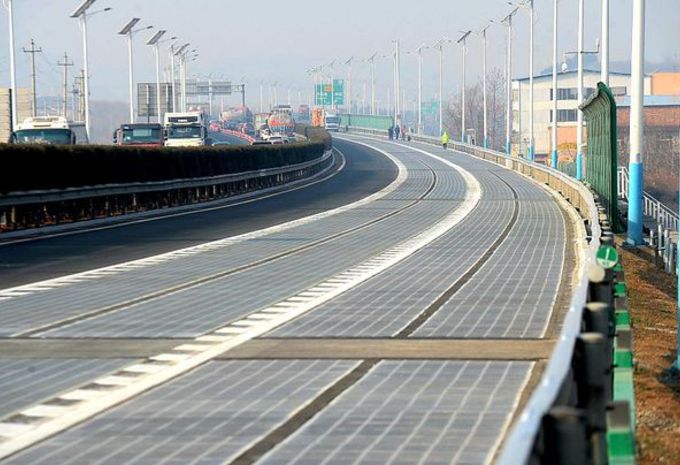 La Chine lance son autoroute solaire