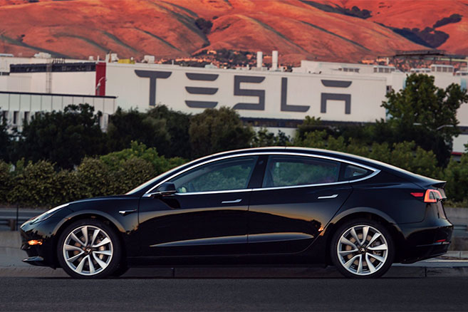 Tesla Model 3 : la production temporairement arrêtée