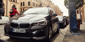 BMW 225xe Active Tourer 2019 : batterie augmentée à partir de 40.400 €