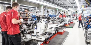 Porsche Taycan : 500 nouveaux emplois pour répondre à la demande