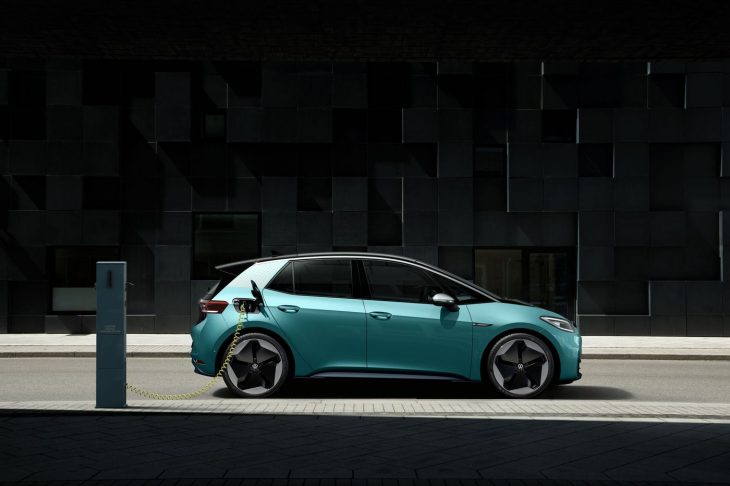 Volkswagen défend la voiture électrique à batterie contre l’hydrogène