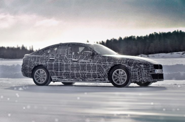 BMW lève le pied sur les moteurs thermiques
