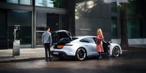 Porsche copie Tesla en lançant ses chargeurs à destination
