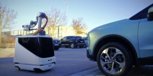 Aiways présente un robot de charge mobile pour véhicules électriques