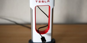 Tesla lance un inutile Supercharger de bureau au prix de 38 euros