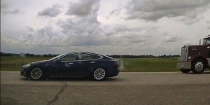 Autopilot Tesla : un conducteur surpris en train de dormir au volant d’une Model S