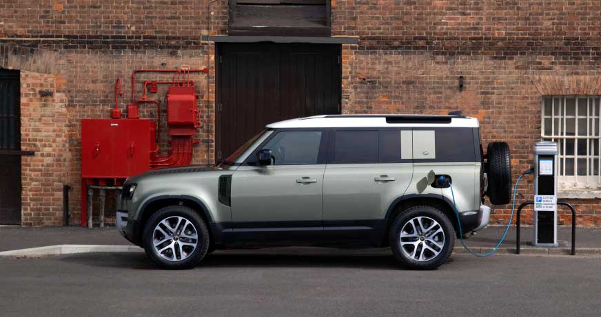 Le Land Rover Defender arrive en version hybride rechargeable