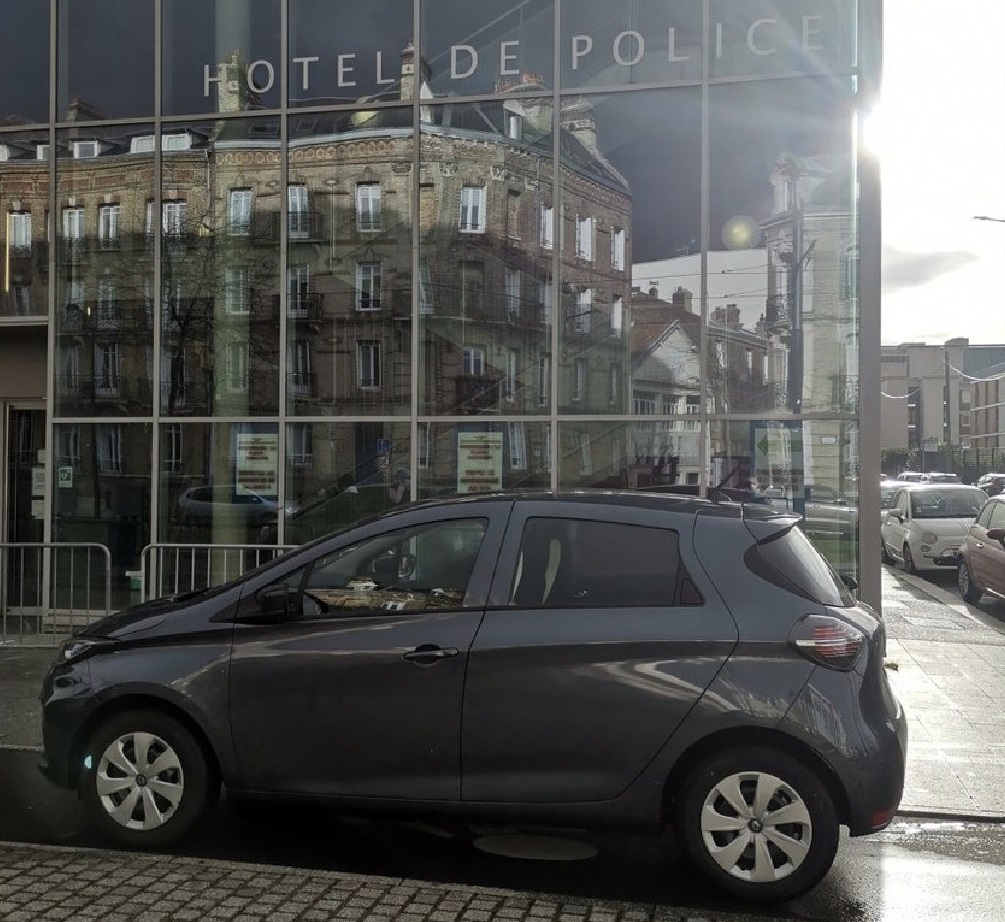 Pourquoi cette Renault ZOE de la police fait polémique ?