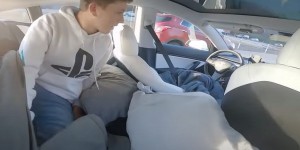 Autopilot Tesla Model 3 : cette incroyable vidéo d’un jeune qui s’endort au volant