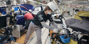 De vieilles batteries de Leaf pour les robots des usines Nissan