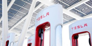 Les superchargeurs Tesla seront bientôt plus verts
