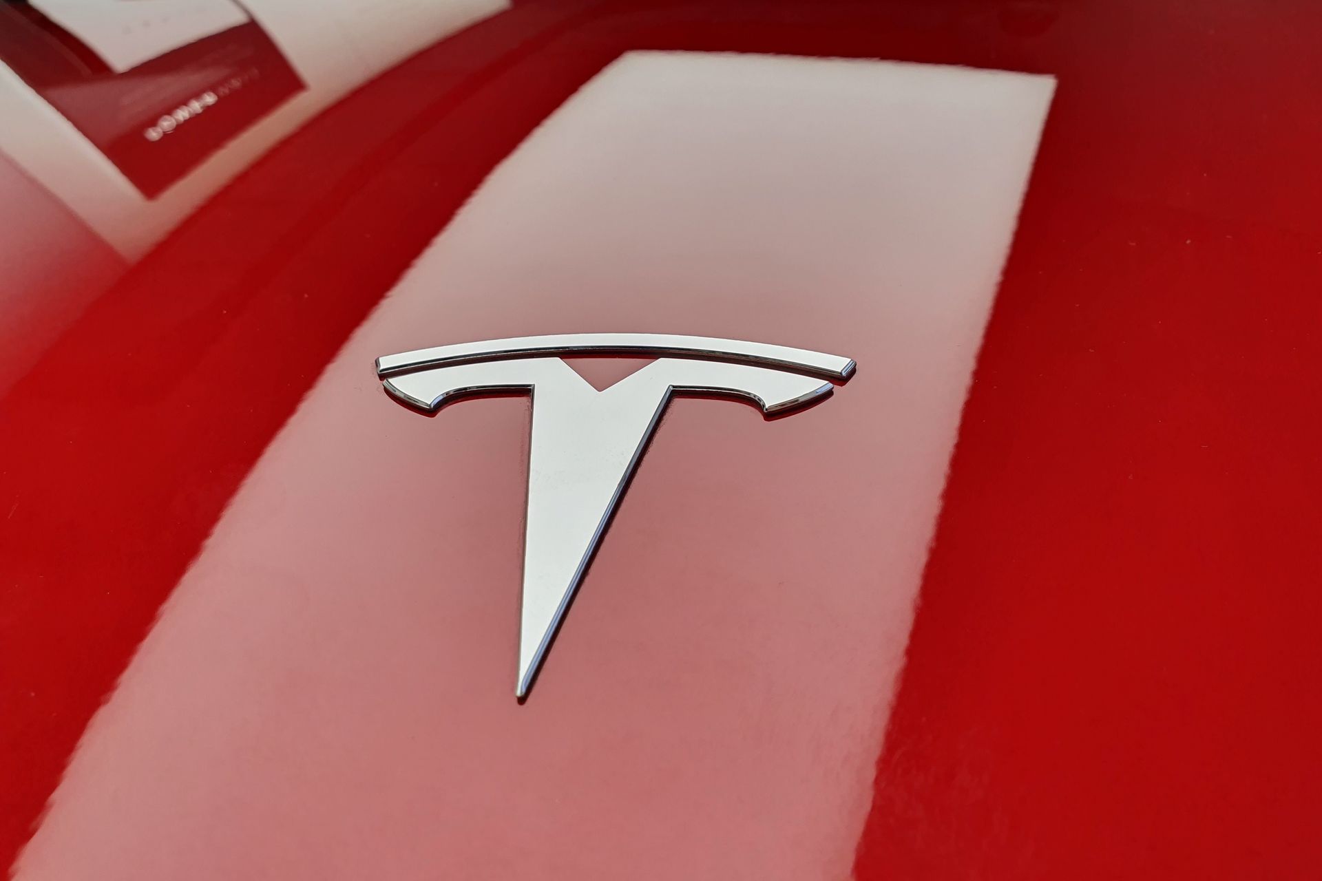 Tesla : pourquoi les prix changent-ils aussi souvent ?