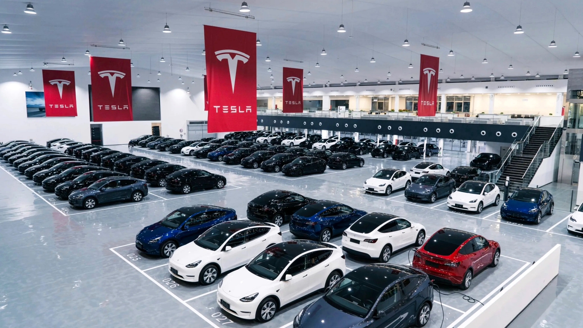 Ce centre de livraison Tesla est certainement le plus grand du monde