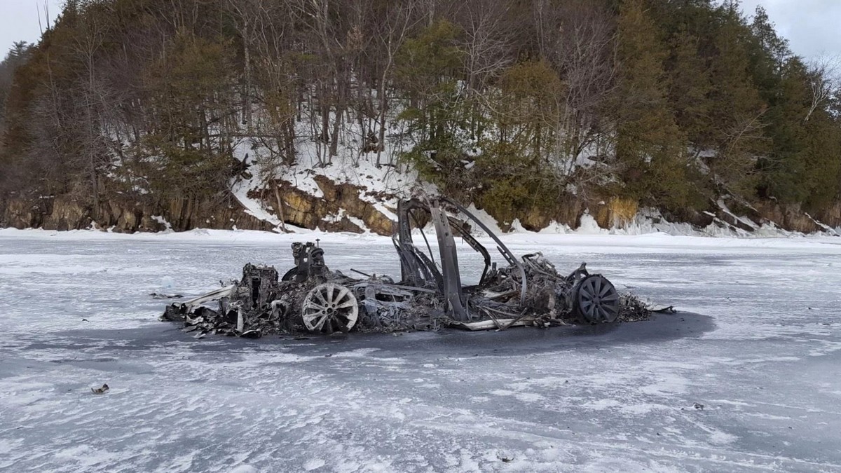Le mystère du Tesla Model X brûlé sur un lac gelé enfin résolu