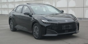 Toyota : la berline électrique bZ3 ne se cache plus
