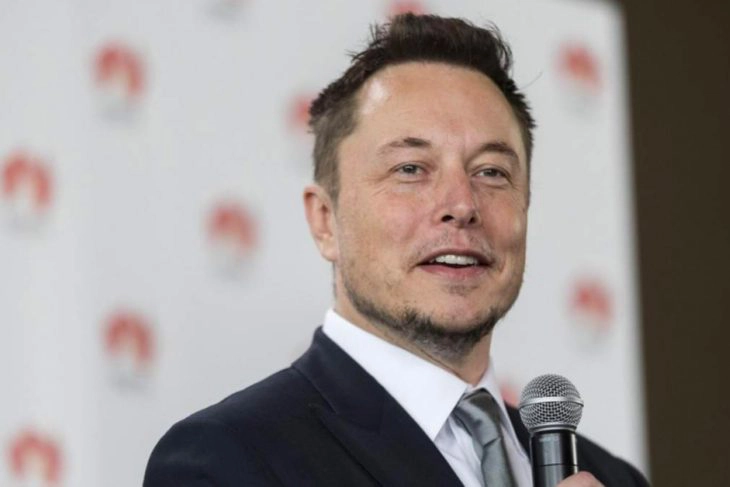 Vente d’actions Tesla : un cadre de Ford se moque d’Elon Musk