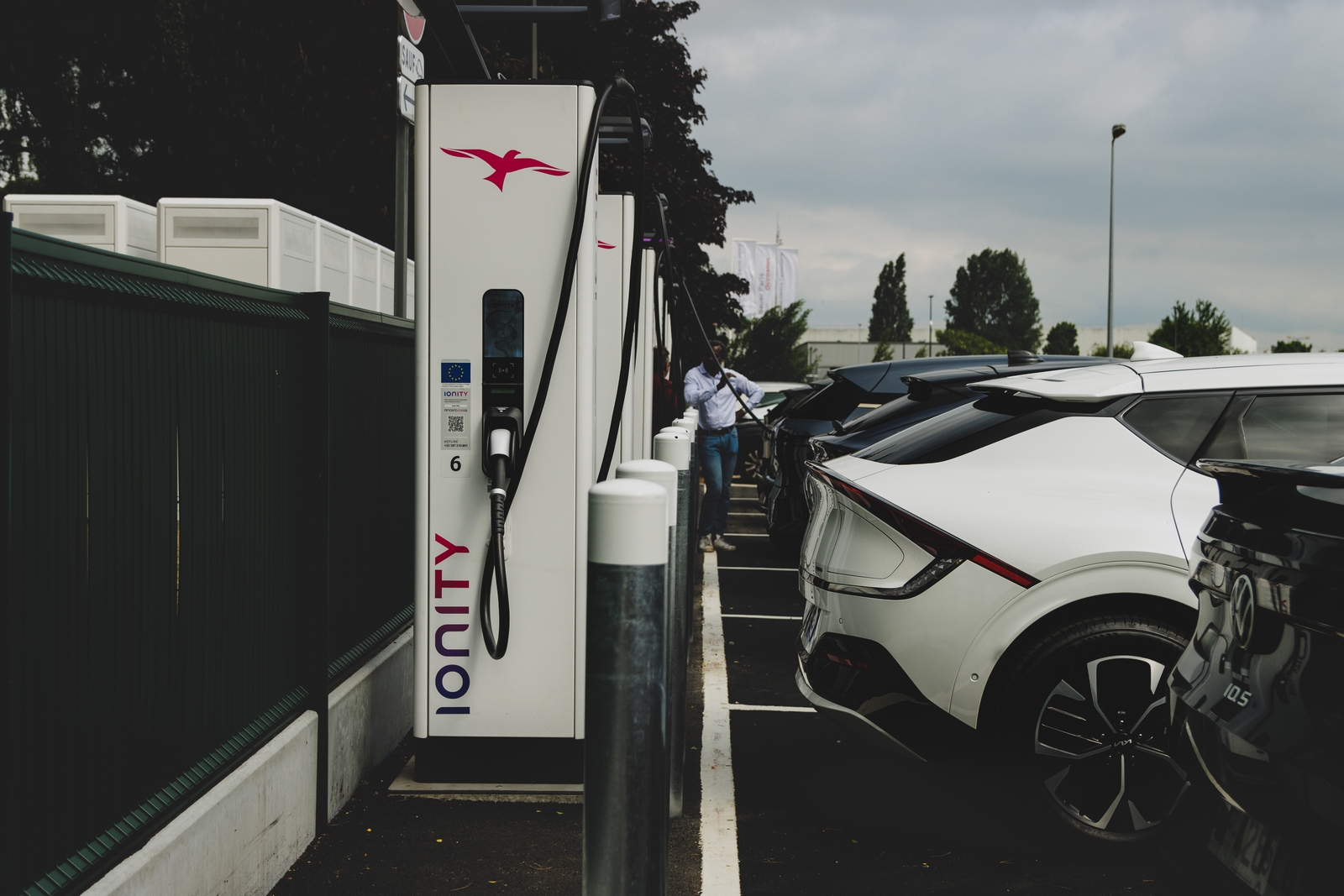 La recharge rapide des voitures électriques va coûter plus cher