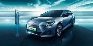 Toyota présente la bZ3, sa rivale de la Tesla Model 3 pour la Chine