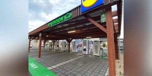 Voitures électriques : Lidl casse les prix de la recharge rapide avec une nouvelle station de bornes