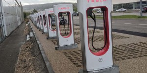 Tesla : qui va profiter de 10000 km de recharge gratuite ?