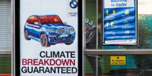 Climat – Des affiches détournées par des activistes pour protester contre Toyota et BMW