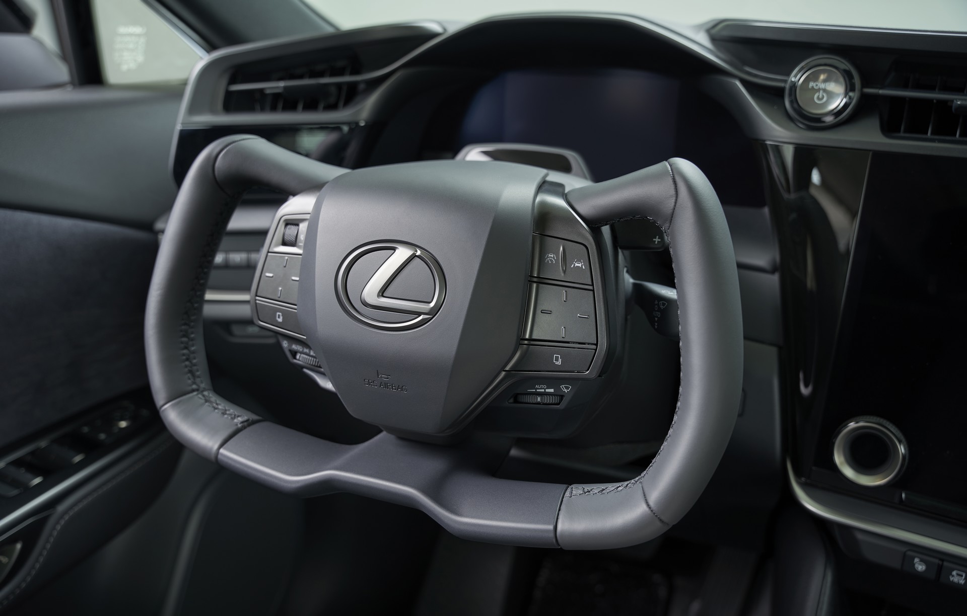 Lexus retarde le yoke sur le RZ électrique et explique pourquoi