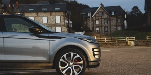 Essai – Range Rover Evoque hybride rechargeable et E85 : chic peut-être, mais écologique, vraiment ?