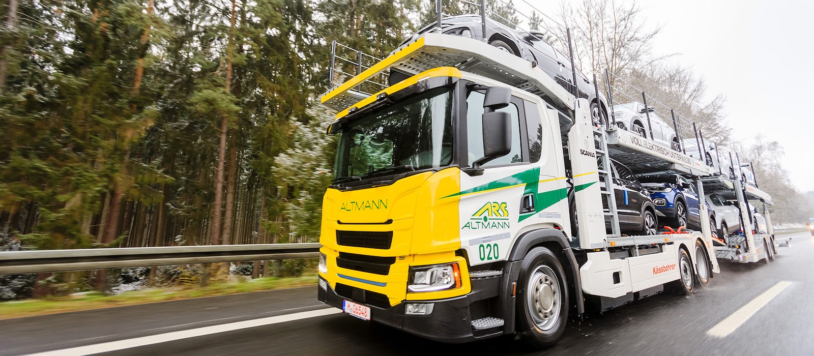 Scania présente le premier camion porte-voiture électrique au monde