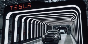 Bruno Le Maire est « prêt à mettre de l’argent sur la table » pour faire venir Tesla en France