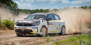 Essai – Opel Corsa E-Rally : la citadine électrique devient voiture de course