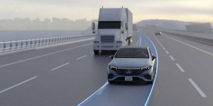 Mercedes va déployer le « changement de voie automatique » en Europe