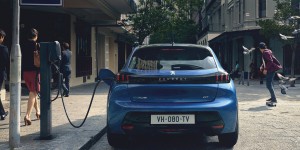 Hausse des prix de l’électricité : les Français regrettent-ils vraiment l’achat d’une voiture électrique ?