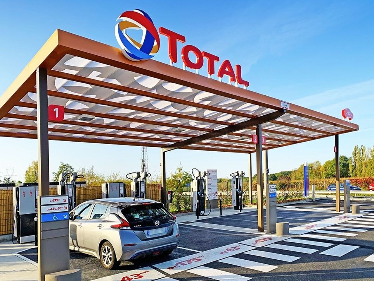 Total va offrir la recharge des voitures électriques pendant la coupe du monde de rugby