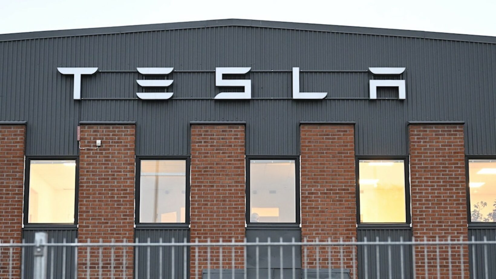 Les employés suédois de Tesla sont en grève pour défendre leur modèle social