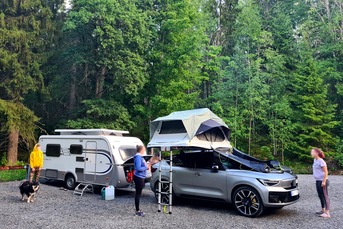 Témoignage – à 7 pour découvrir la Suède en voitures électriques, avec tentes et caravane !