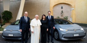 Le Pape passe à la voiture électrique