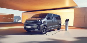 Peugeot e-Traveller : petit restylage pour le minivan électrique